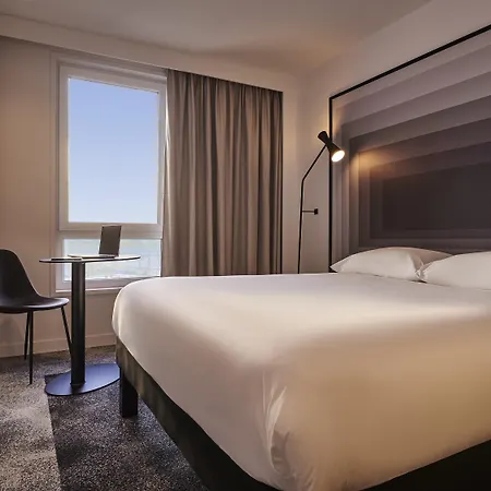 Ibis Centre Gare Otel 3*